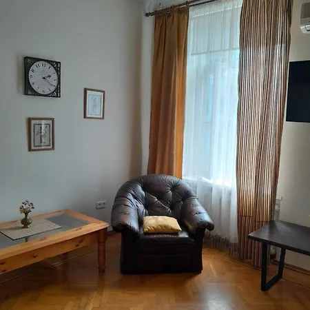 Апартаменты On Hretska 26/28 *