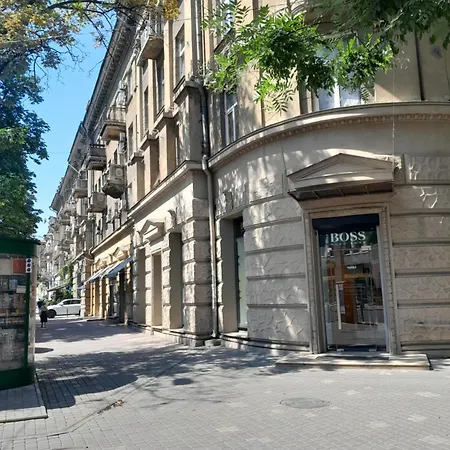 On Hretska 26/28