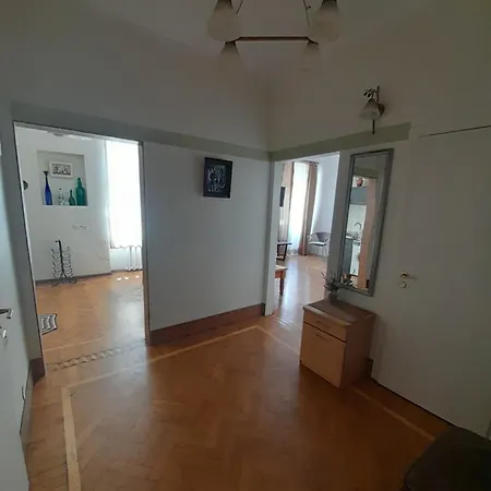On Hretska 26/28